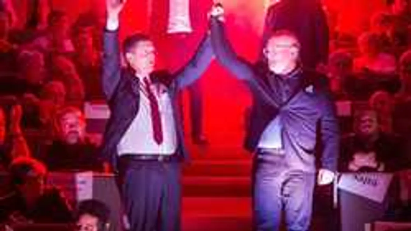 Timmermansnak vállalnia kell a felelősséget a migrációért