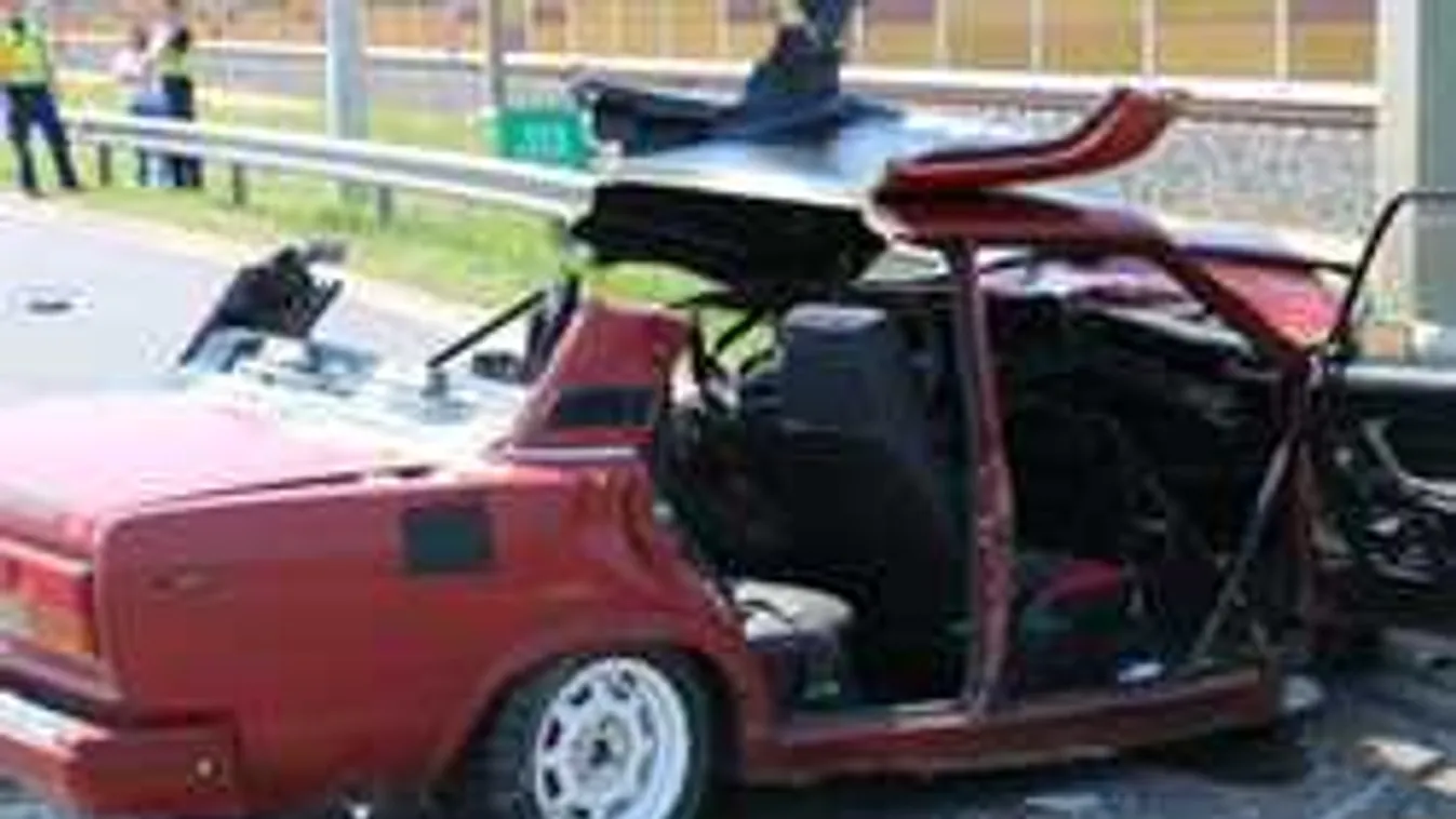 Helyszíni fotók érkeztek: szörnyű tragédia a 7-es főúton