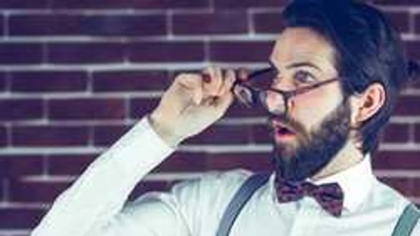 Pajzán formájú szobor borzolja a kedélyeket egy kis faluban