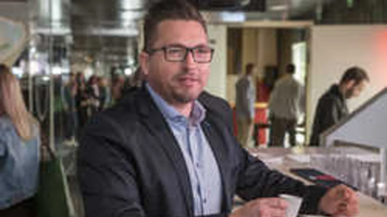 Elképesztő ajándékot kapott a születésnapjára Ákos!