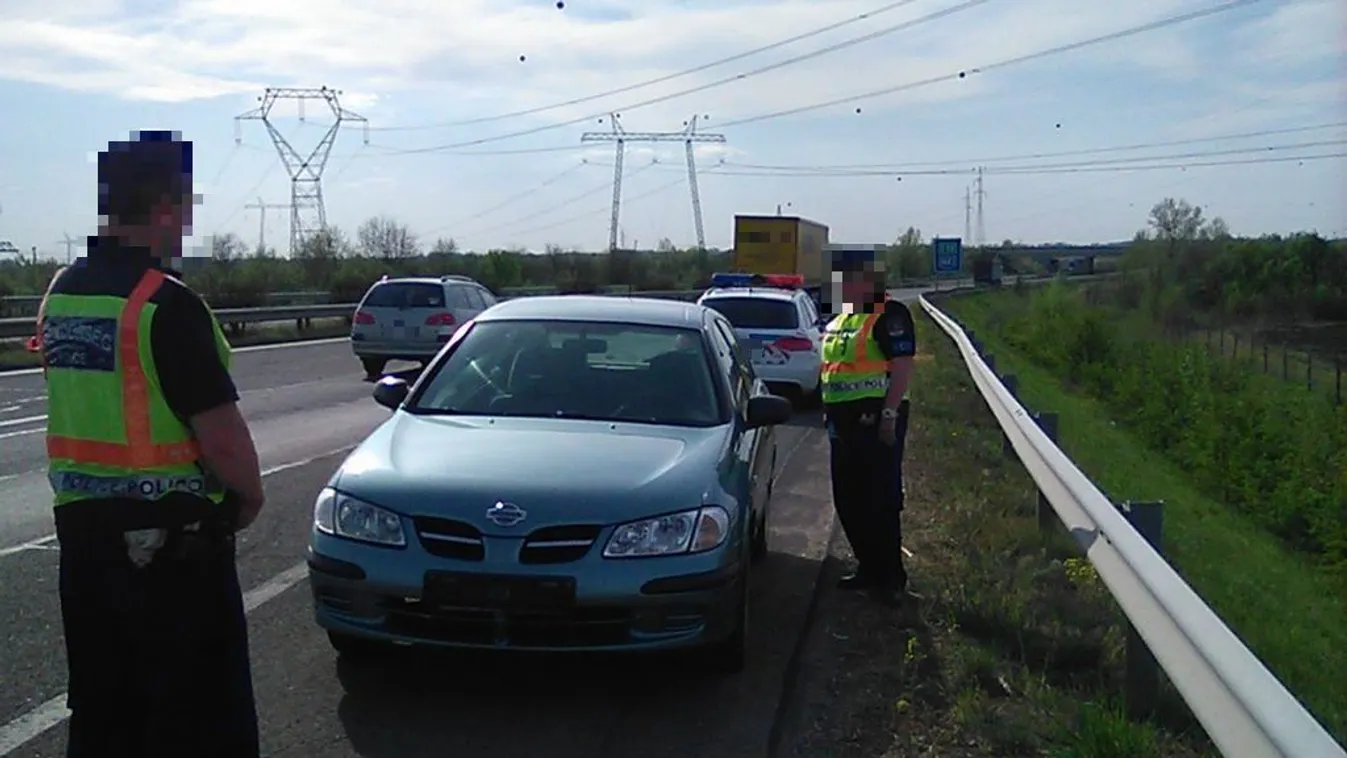 Nem volt jogosítványa: forgalommal szemben hajtott az autópályán – fotó