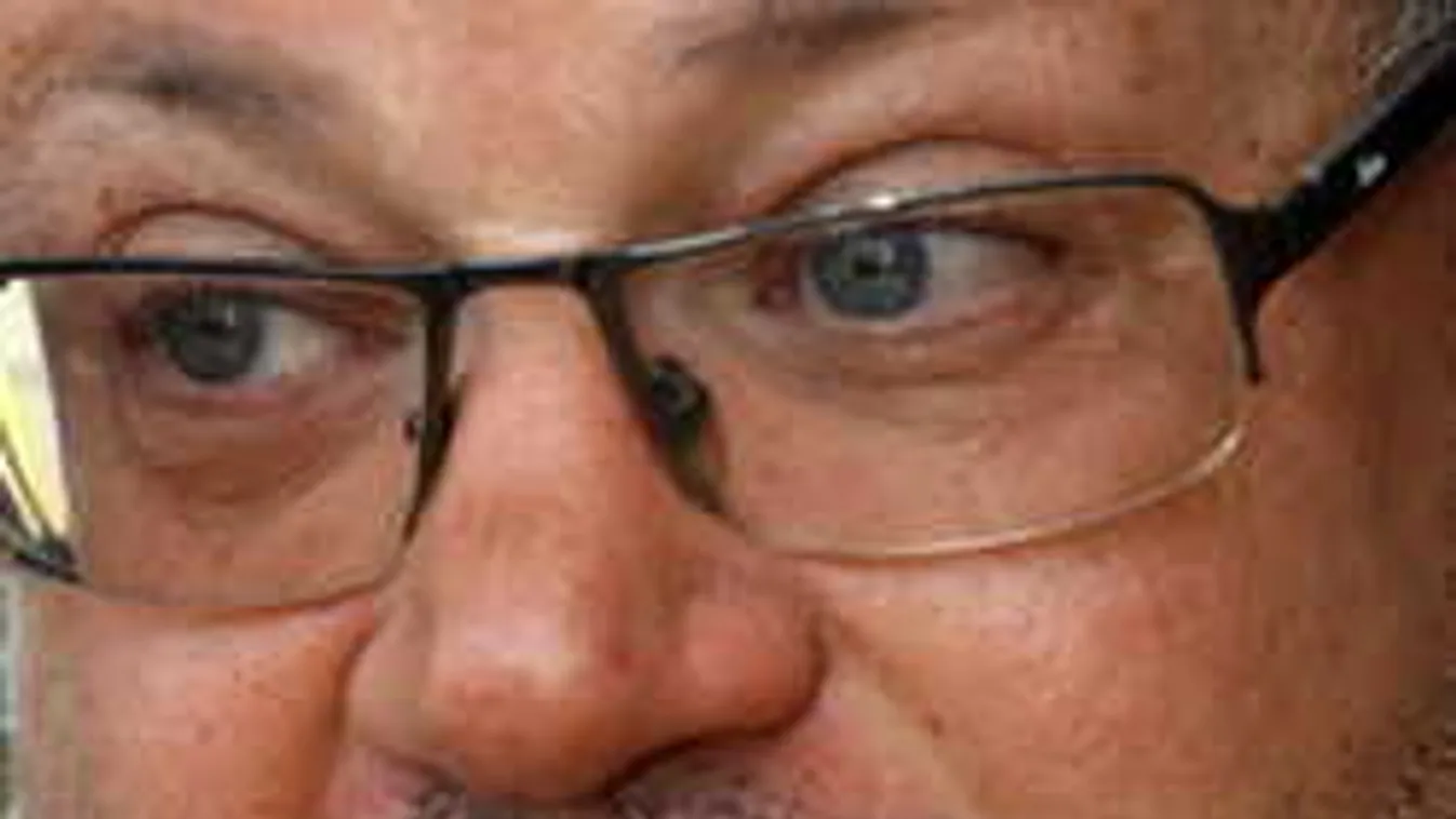 Megszűnik a rádió, munka nélkül marad a reggeli műsor vezetője