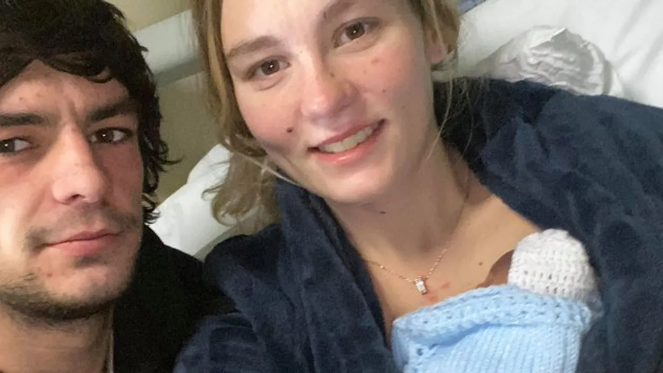 a kisfiú anyja karjaiban halt meg