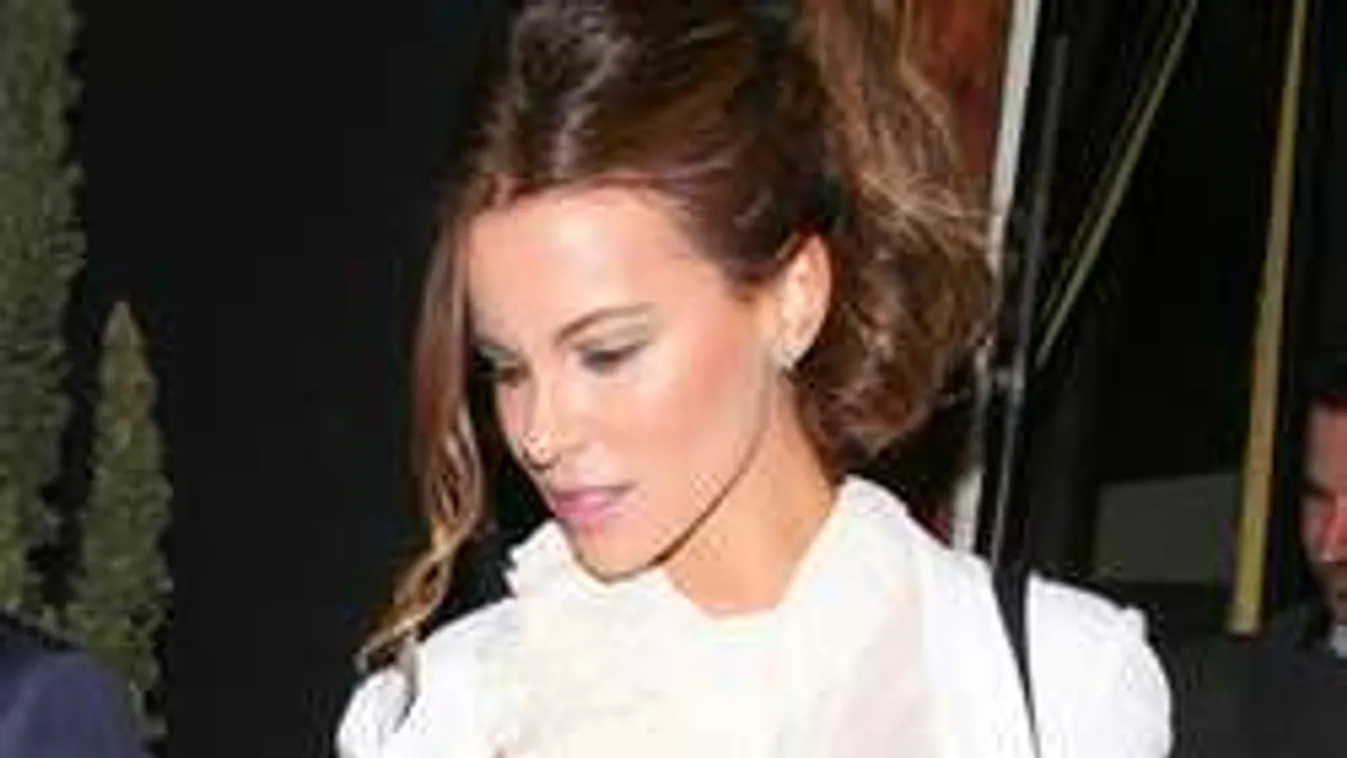 Még mindig hibátlan az átszabott színésznő - Fotó