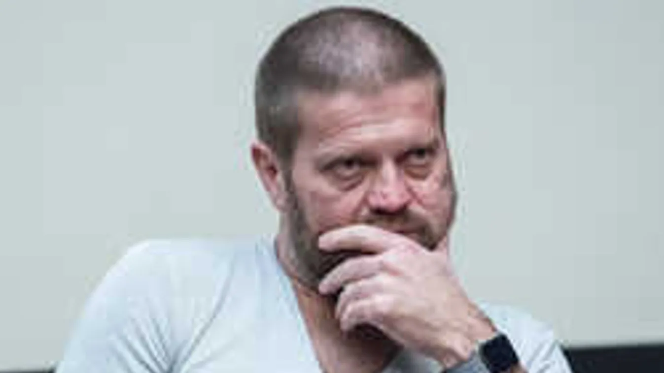 Hoppá, Szabó Győző visszaült az iskolapadba