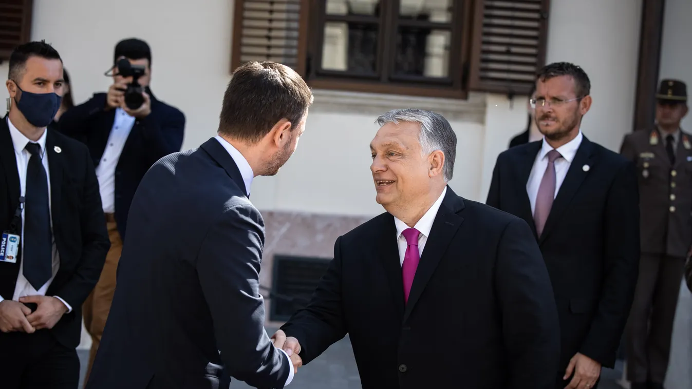 Hoppá: Orbán Viktor feltette a szlovák kalapot – fotó, videó
