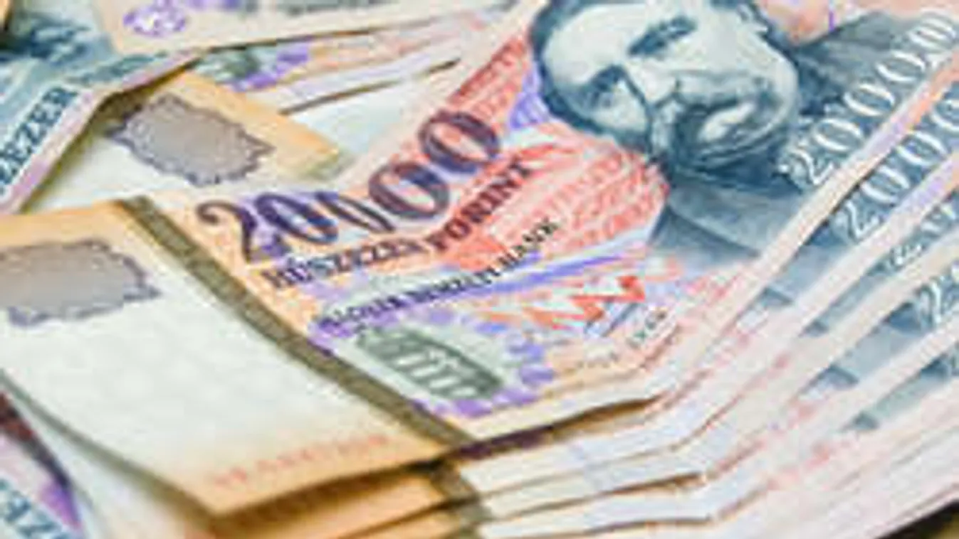 Tibi atya szétosztja a milliárdjait