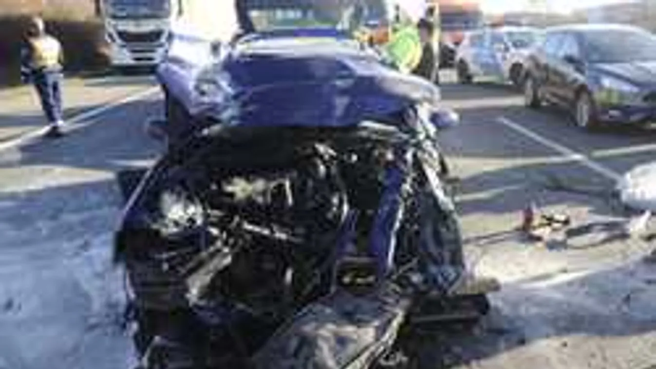 Horrorbaleset az M1-esen: Vádat emeltek a román sofőr ellen