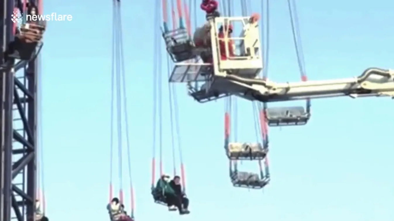 Órákig vesztegeltek az emberek a meghibásodott körhintán