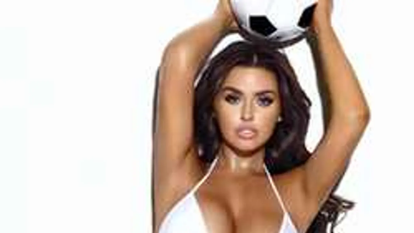 A szájába spriccelt az óriásmellű buja focistalány