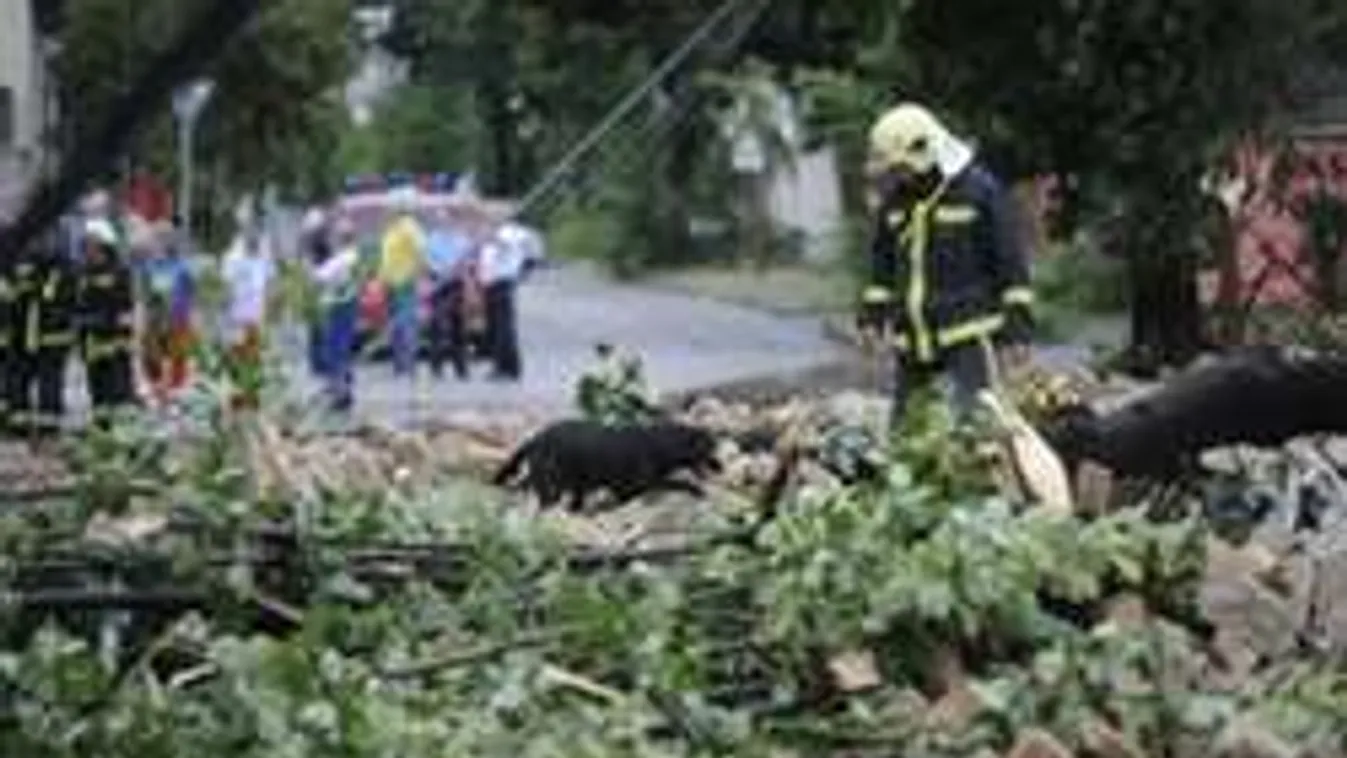 Harmincnál is több bejelentést kapott a tűzoltóság