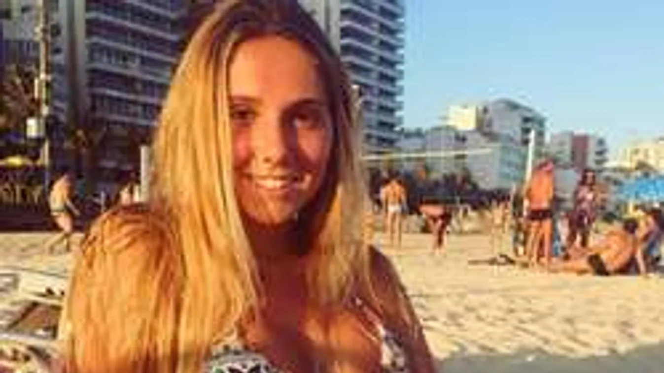 Botrányt okozott a szexi modell, kikeltek ellene