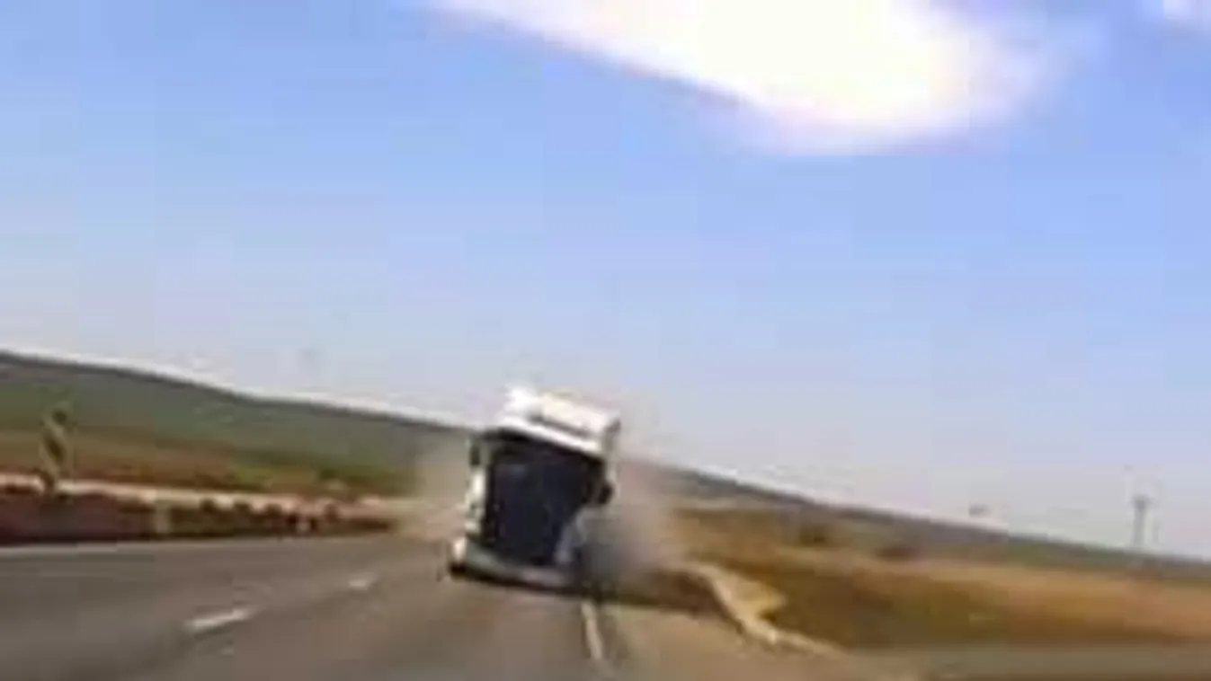 Rémület a sztrádán: hirtelen szembejött egy kamion...