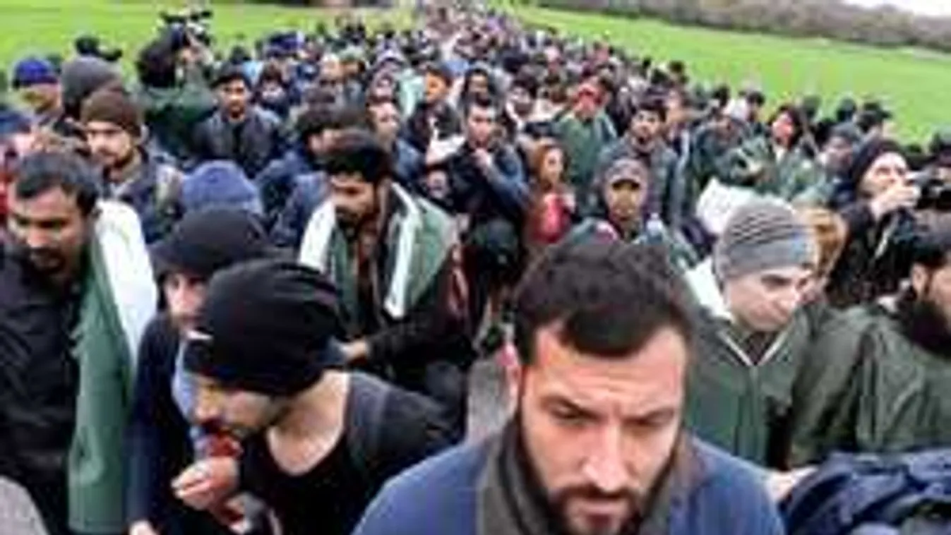 Szíriában alig maradtak férfiak, már az autókat is nők szerelik