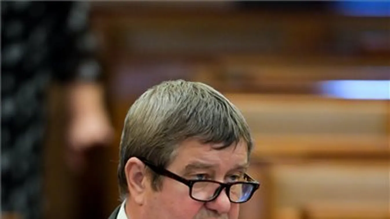 Tállai András: már a januári fizetés is több lehet