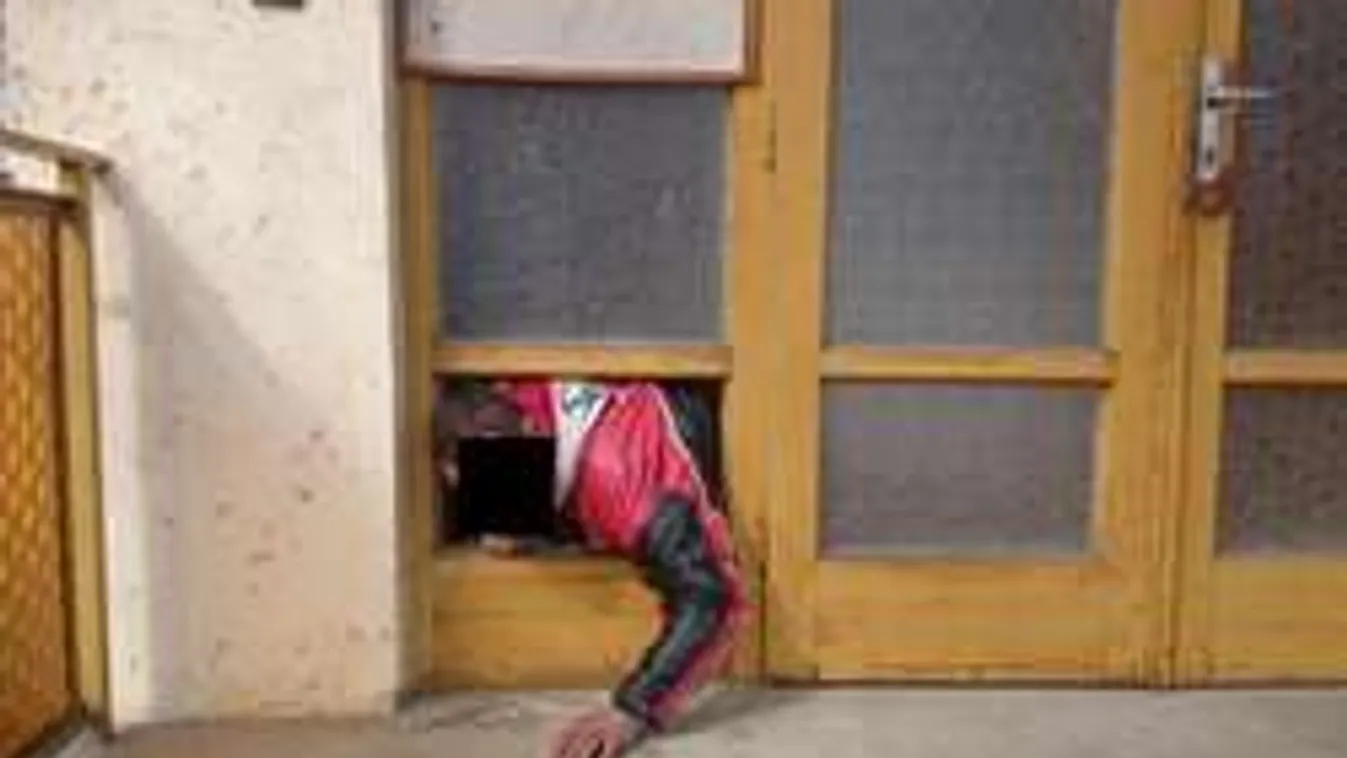 Négykézláb mászva menekült az ittas tolvaj, lefotózta a pap!