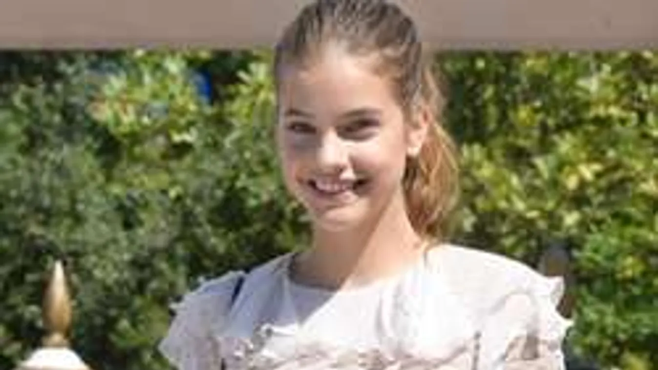 Palvin Barbi melltartó nélkül romantikázott Velencében