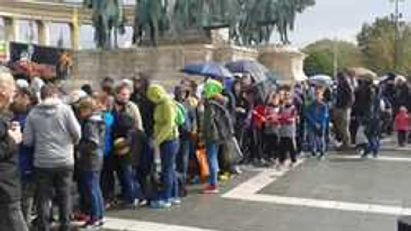 Világsztár miatt állt meg az élet a Hősök terén