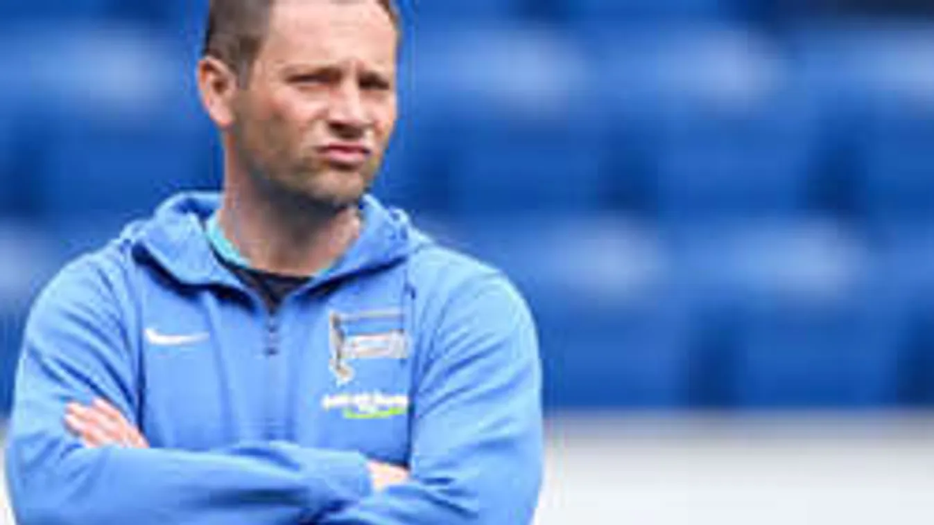 Ez már sok. Dárdainak szüksége van a távolságra