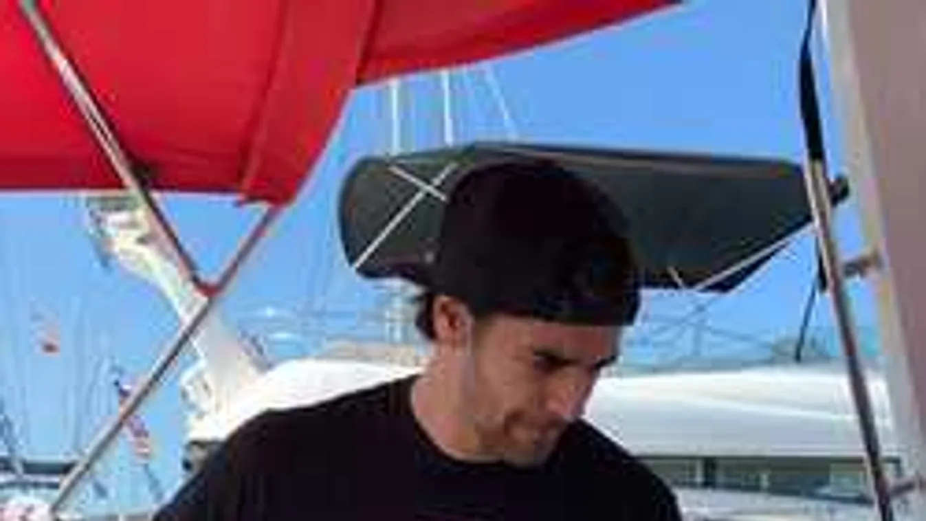 Elrabolta Dórát a sármos magyar énekes: Horvátországba vitte