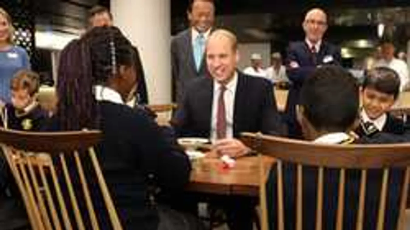 Ez kínos, iskolások előtt égette be magát Vilmos herceg