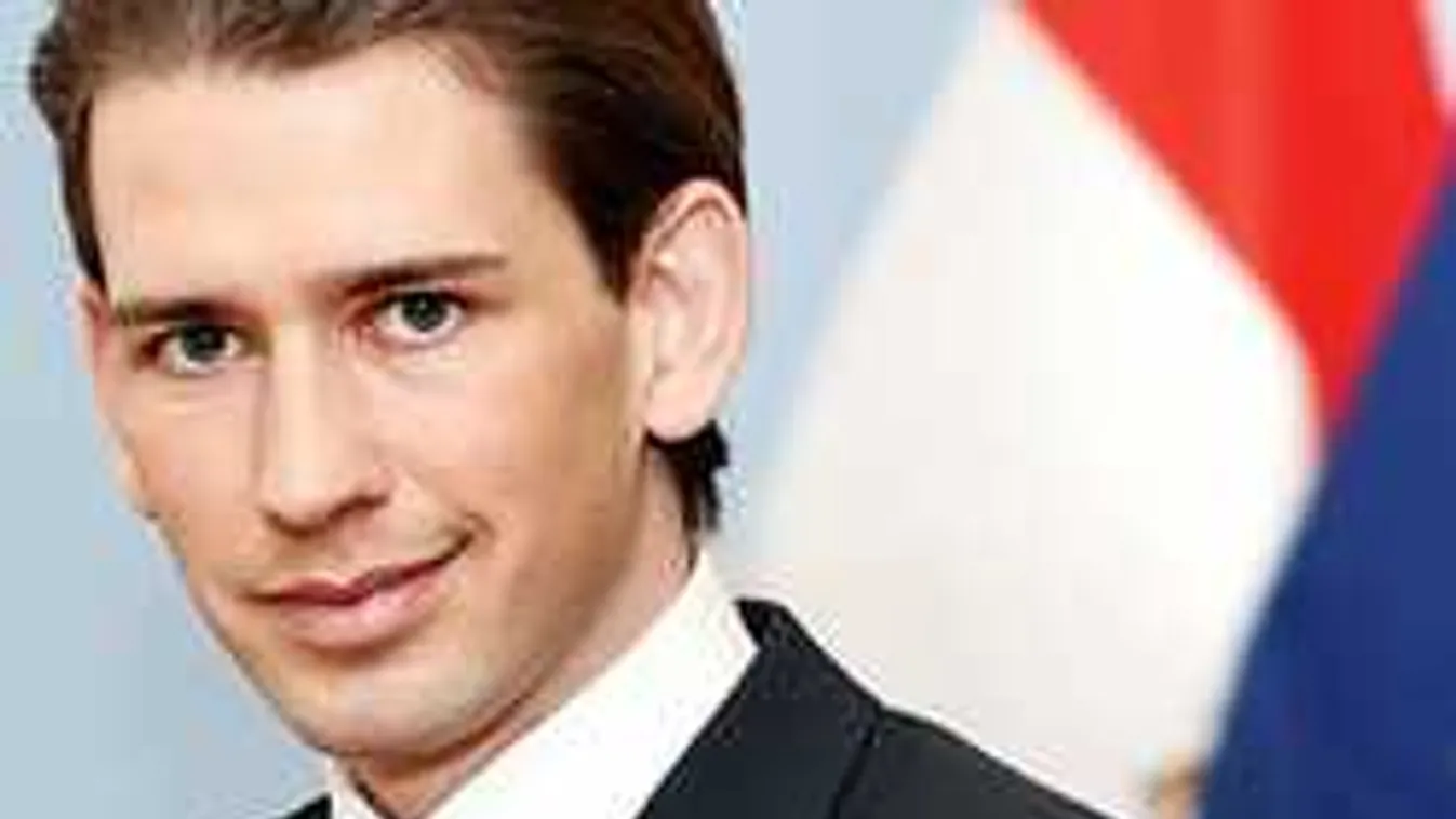 Vége a titkolózásnak: ez a szőke bombázó a híres politikus szerelme