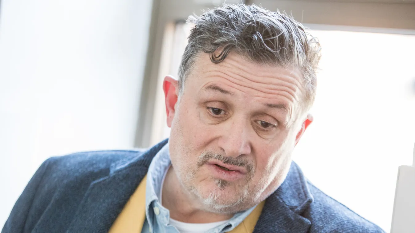 Veszélyes fenevad ólálkodik Lagzi Lajcsi birtokán