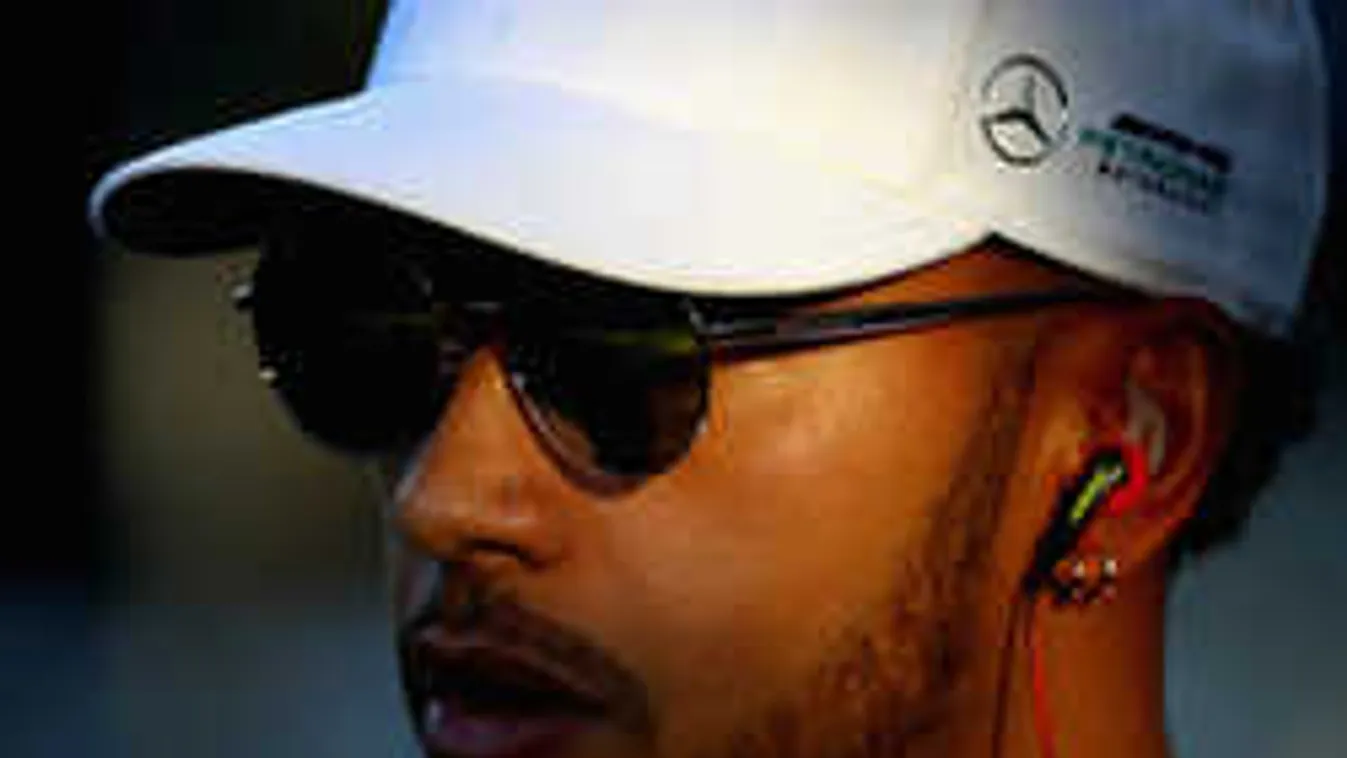 Megdöbbentő lépés, véget érhet Hamilton karrierje?