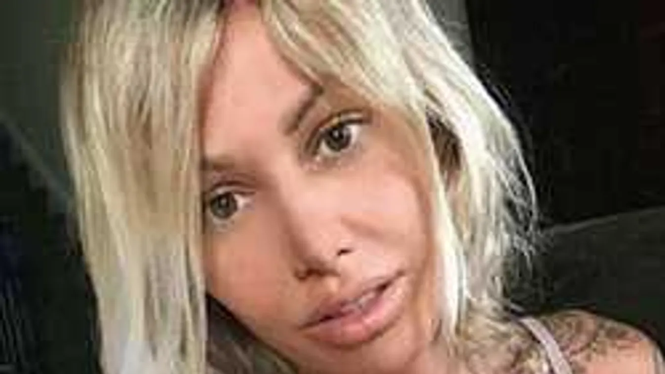 Végre ledobta a ruháit a tetovált híresség, posztolt is egy pucér fotót!