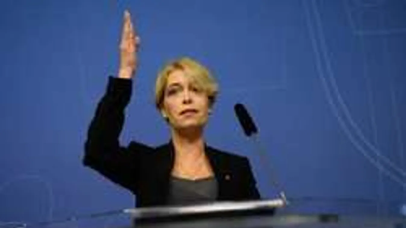 Gáz! Élő adásban lekurvázták a miniszter asszonyt