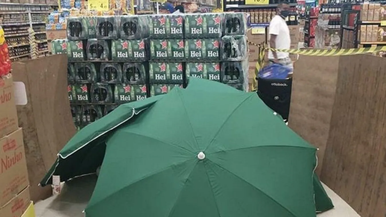 Holtan esett össze a bolti eladó: csak esernyőkkel takarták el a testét, de nem zártak be