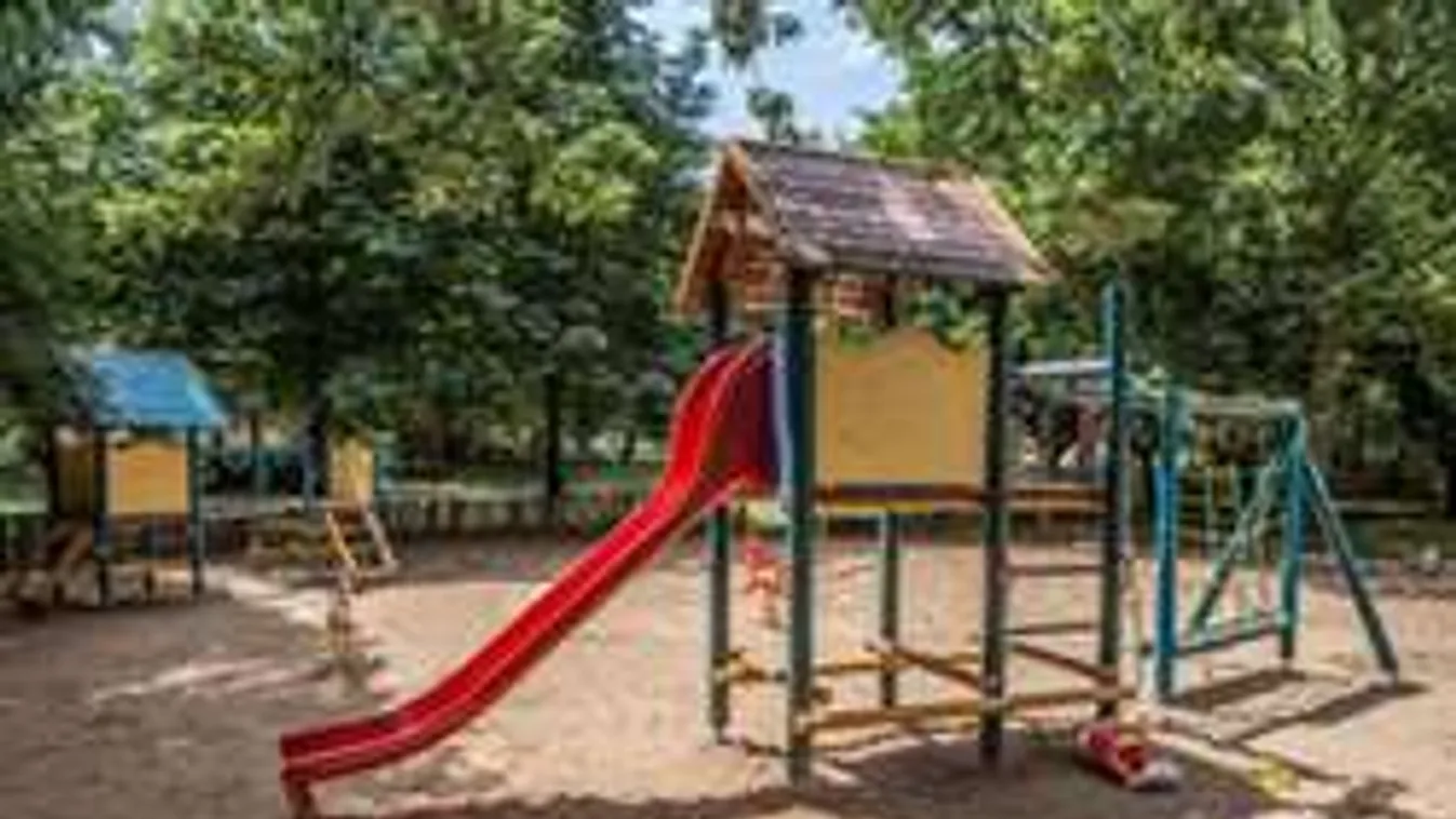 Nincs ennél elvetemültebb: Játszótéren szórtak szét mérgezett húst!