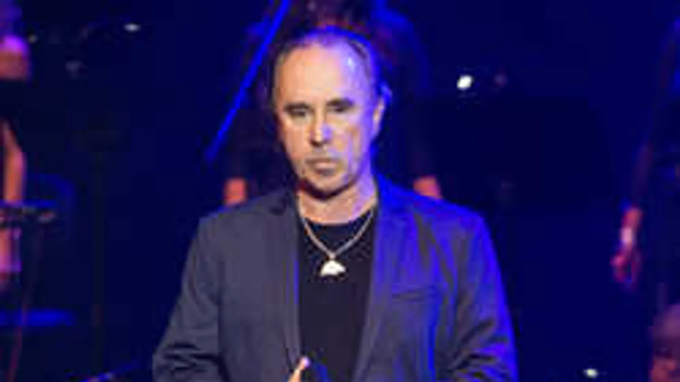 Világsztárok éneklik Varga Miklós Vén Európáját