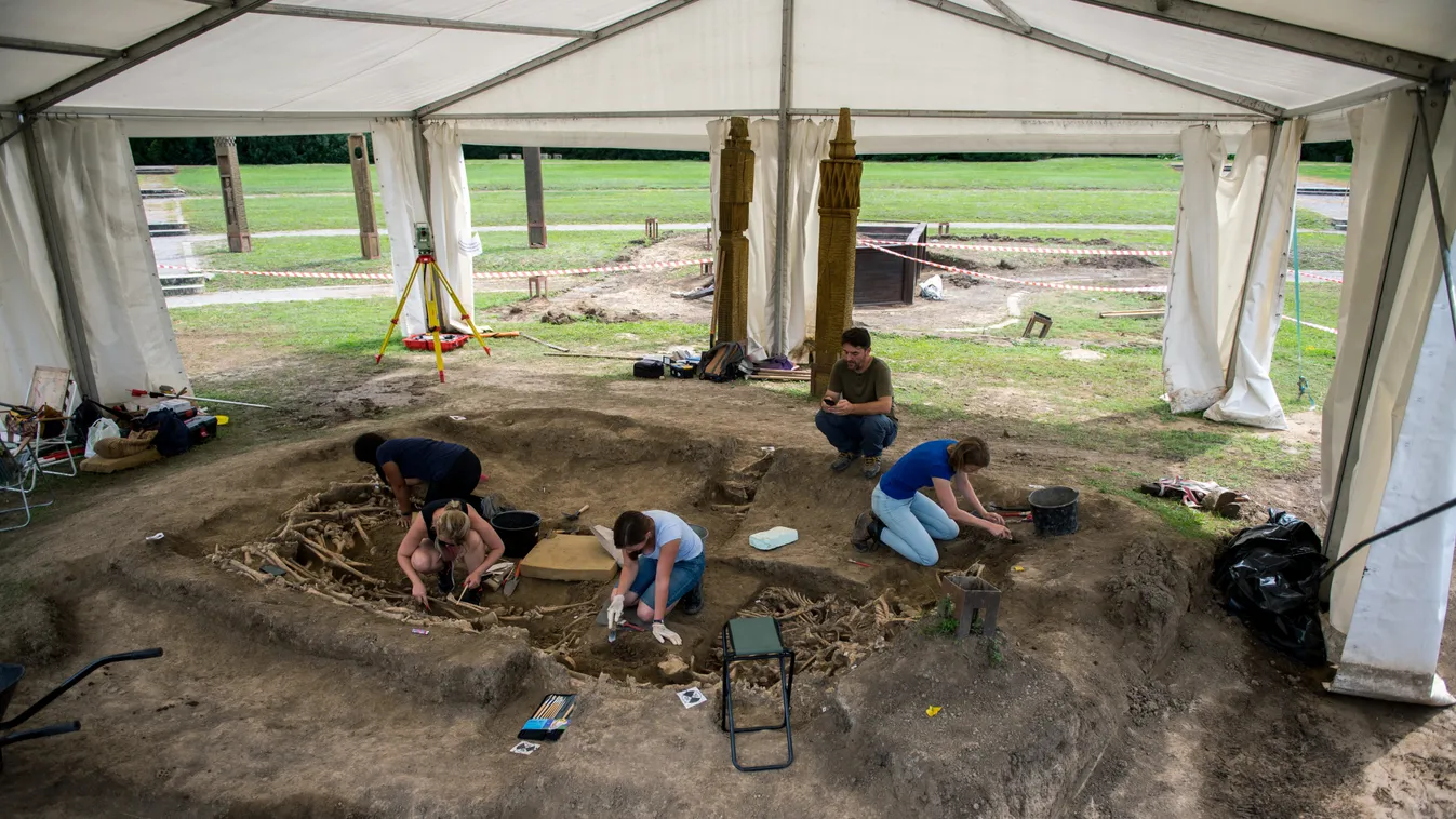 Megrendítő fotók: Ismét felnyitották a mohácsi csata egyik tömegsírját