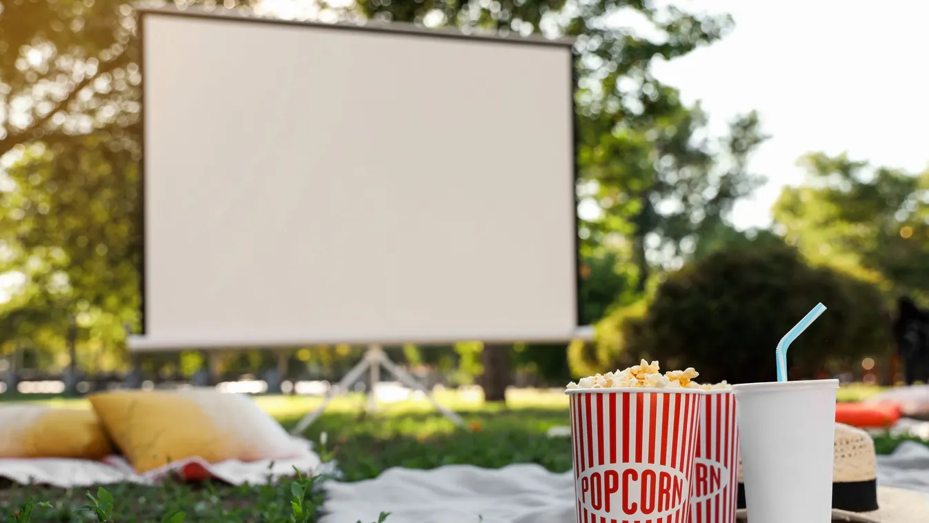 A kertben és az autóban mozizunk idén