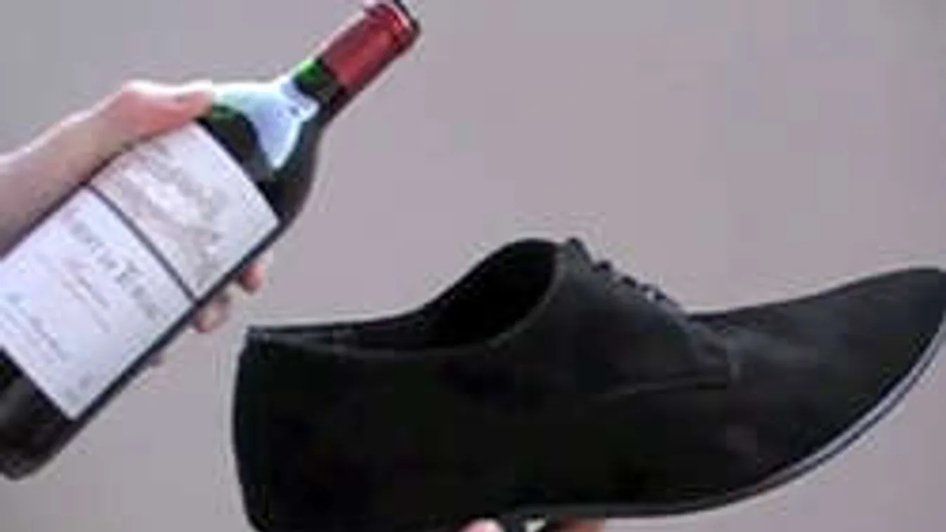 Így nyiss ki egy borosüveget egy cipővel