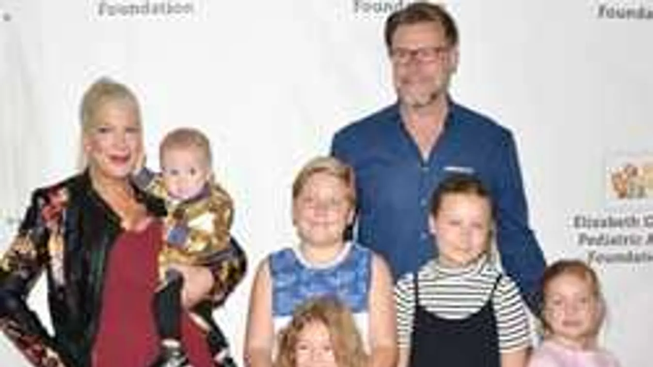 Súlyosbodik a családi dráma: rendőrök jelentek meg a sztáranyukánál