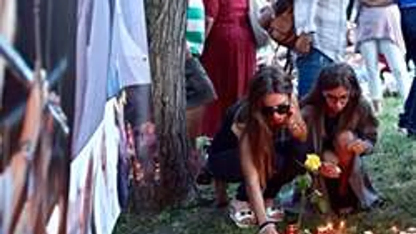 Megható fotók: Így búcsúztak gyermekei Somló Tamástól!