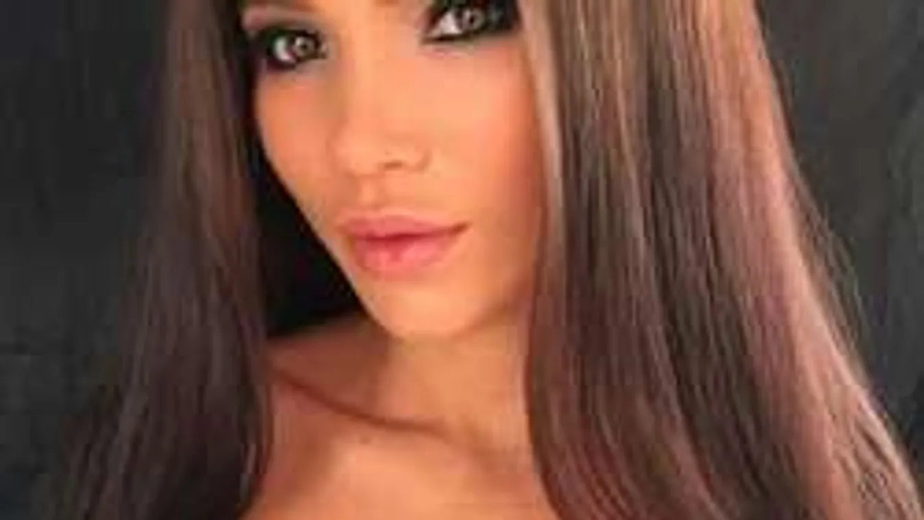 Ettől beindulsz! Izgató fenékrázással kívánt boldog új évet a modell