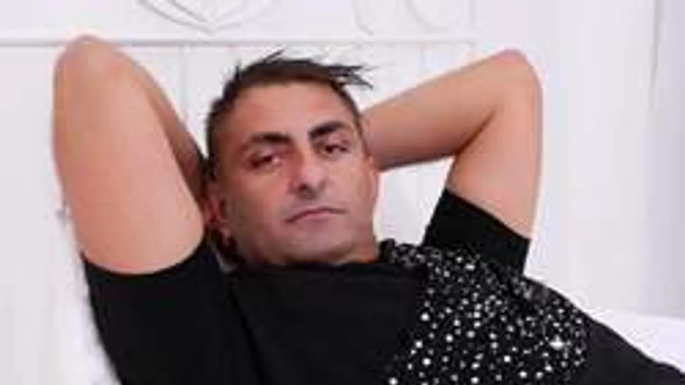 Te felismered az általános iskolás Győzikét?