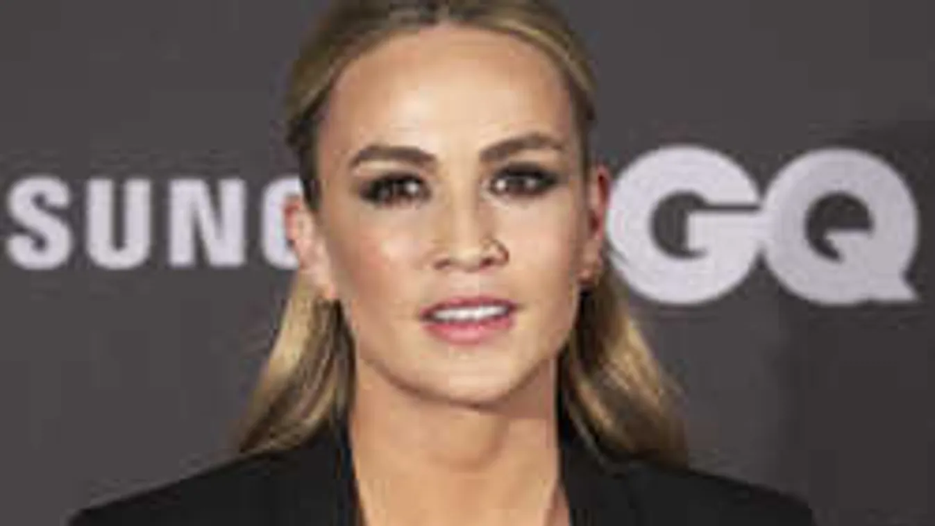 Vadító fotót lőttek a melltartóban ácsorgó dögös sportolónőről