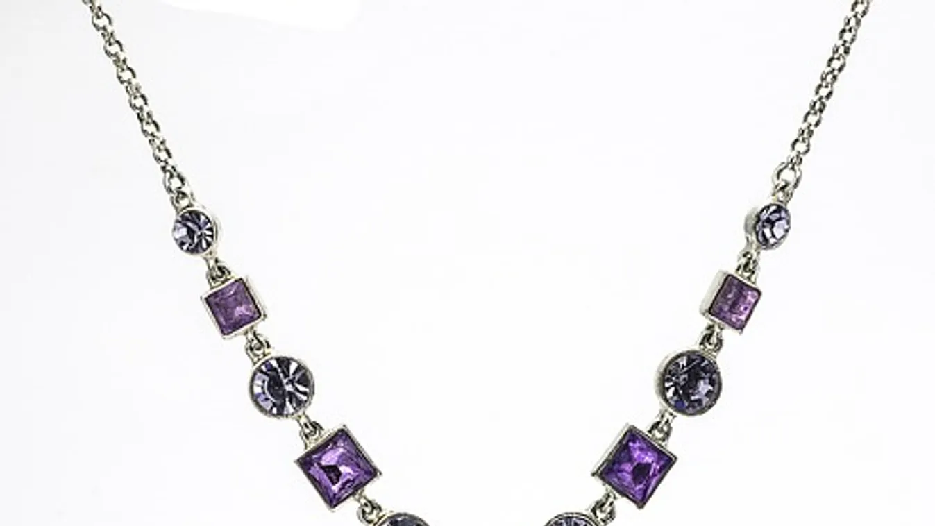 Áll a bál: a polgármester is vásárolt a koronavírus elleni kamu amulettből