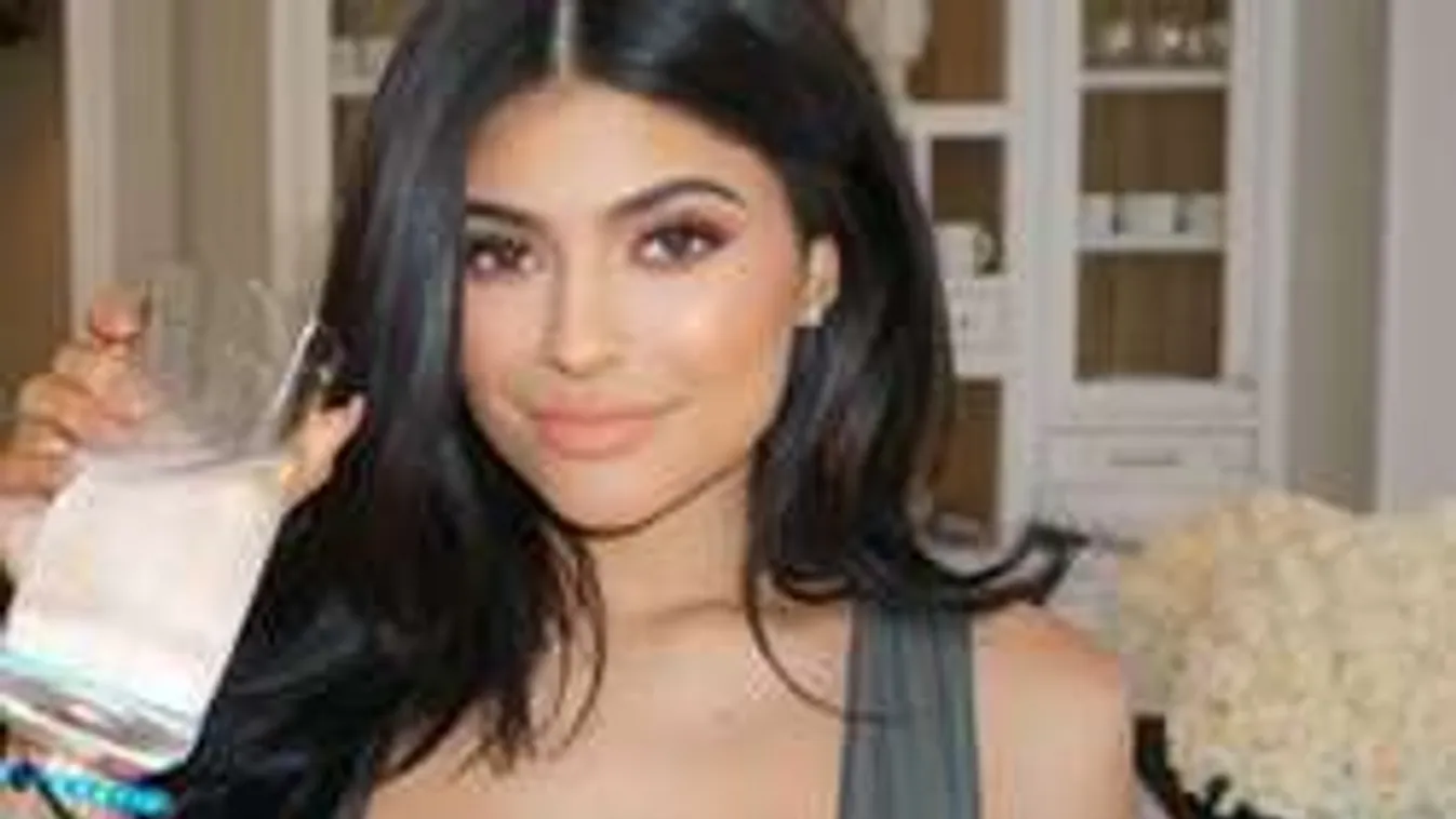 Nem mindennapi felhívás: Érezd a melleimet, valódiak! - Fotó