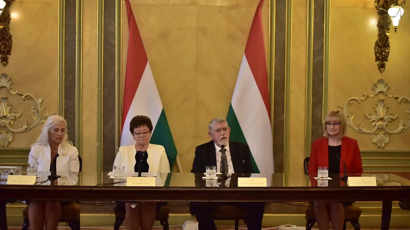 Bemutatták a magyar fejlesztésű koronavírustesztet: ez lehet a hazai oltóanyag alapja – fotók