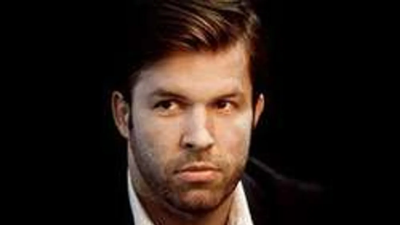 Szinte meztelen kollégáját ölelgette Sebestyén Balázs - Fotó