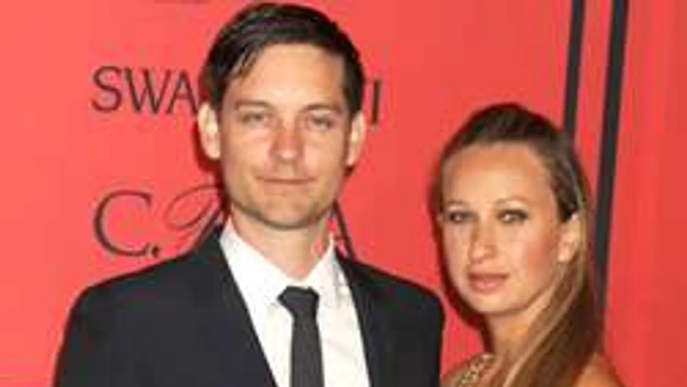 Vége a fiatal sztárszínész házasságának és karrierjének is