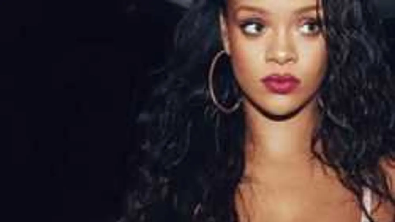 350 ezer forintba kerül Rihanna zoknija! Mutatjuk!