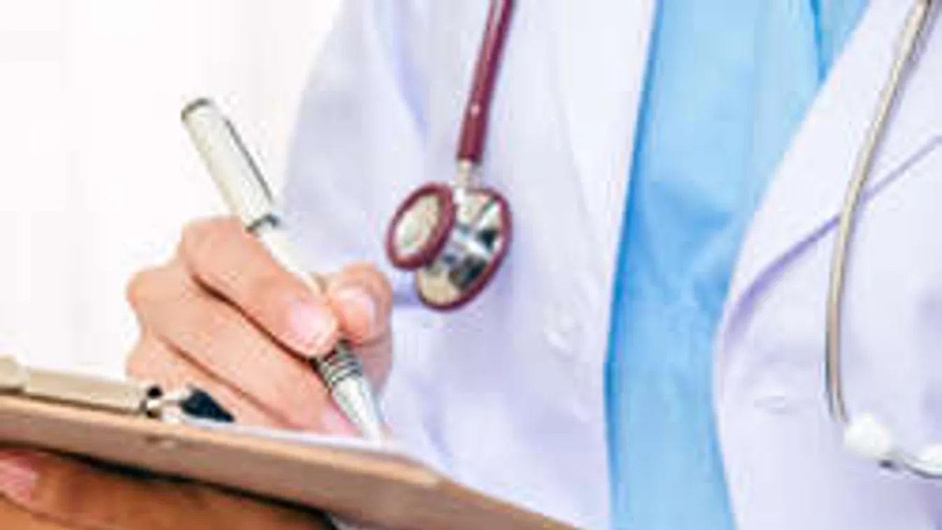 Csótányirtóval fújta képen a győri orvost