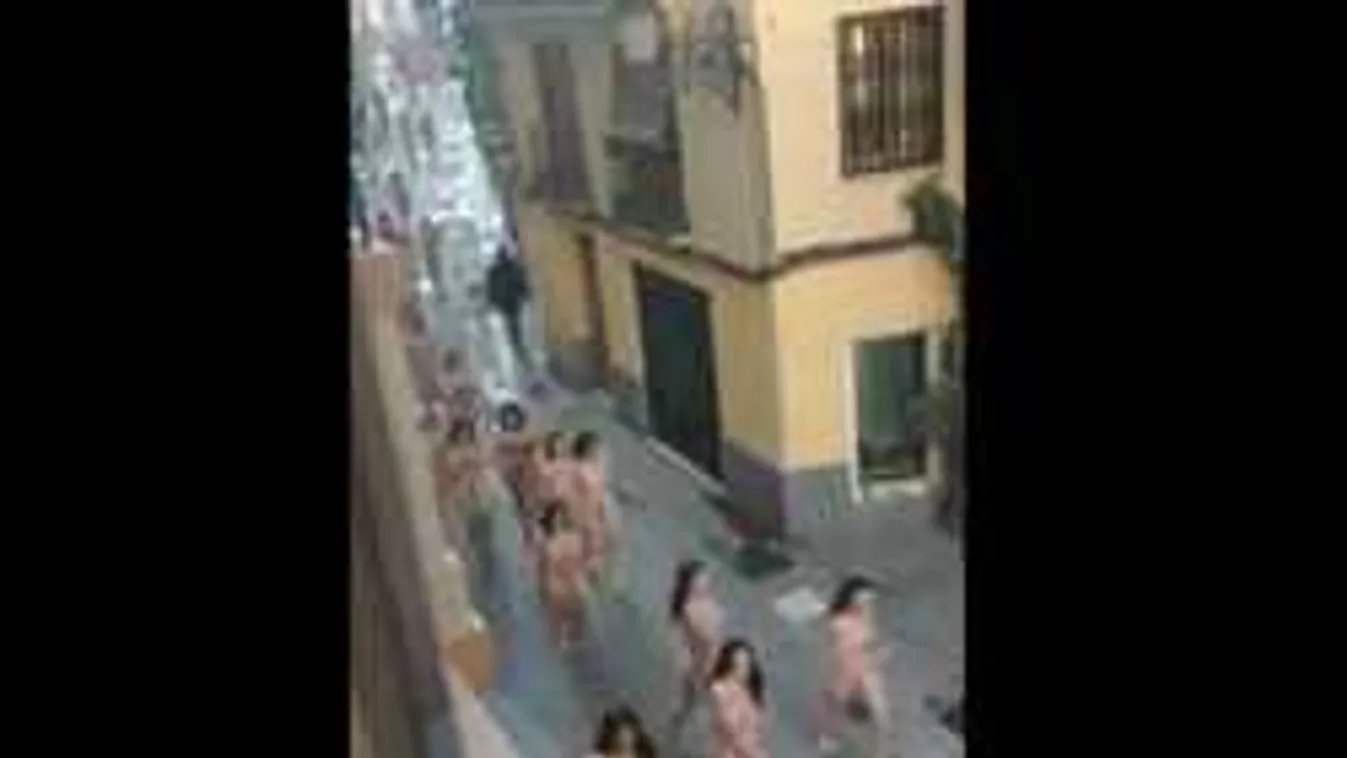 Több száz meztelen nő vonult végig a belvárosi utcán - videó