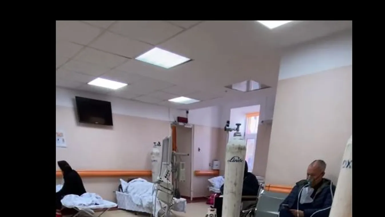 Sokkoló felvételek: már a kórház folyosóján kezelik a koronavírusos betegeket Bukarestben